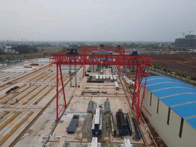 中冶集團(tuán)贛州贛南大道項(xiàng)目MG160T/10T-30M-21M龍門(mén)吊